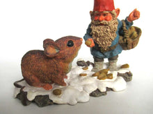 UpperDutch:Gnomes,David the gnome, Rien Poortvliet, Gnome feeding mouse, Classic Gnomes, Gnome statue.