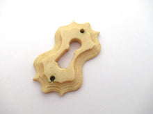 UpperDutch:Keyhole cover,Keyhole cover bone, plate, bone escutcheon, keyhole frame.