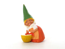 UpperDutch:,1 (ONE) Gnome doing laundry figurine, Gnome after a design by Rien Poortvliet, Brb Gnome, Lisa the Gnome. Washing clothes.