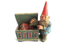 UpperDutch:Gnome,Classic Gnomes 'Max' after a design by Rien Poortvliet, Gnome with chest.