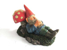 UpperDutch:Gnome,Gnome sleeping against a Mushroom. Rien Poortvliet Sleeping Gnome Figurine, David the Gnome. David el Gnomo