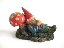 UpperDutch:Gnome,Gnome sleeping against a Mushroom. Rien Poortvliet Sleeping Gnome Figurine, David the Gnome. David el Gnomo