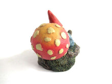 UpperDutch:Gnome,Gnome sleeping against a Mushroom. Rien Poortvliet Sleeping Gnome Figurine, David the Gnome. David el Gnomo