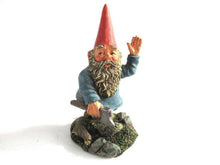 UpperDutch:Gnome,Gnome with Axe, Classic Gnomes 'Peter' after a design by Rien Poortvliet.